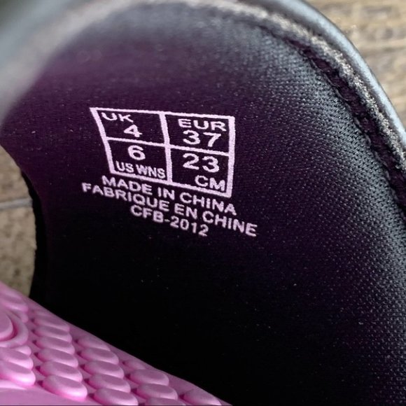 NWT Women’s PUMA Cool Cat Slides - Picture 9 of 11